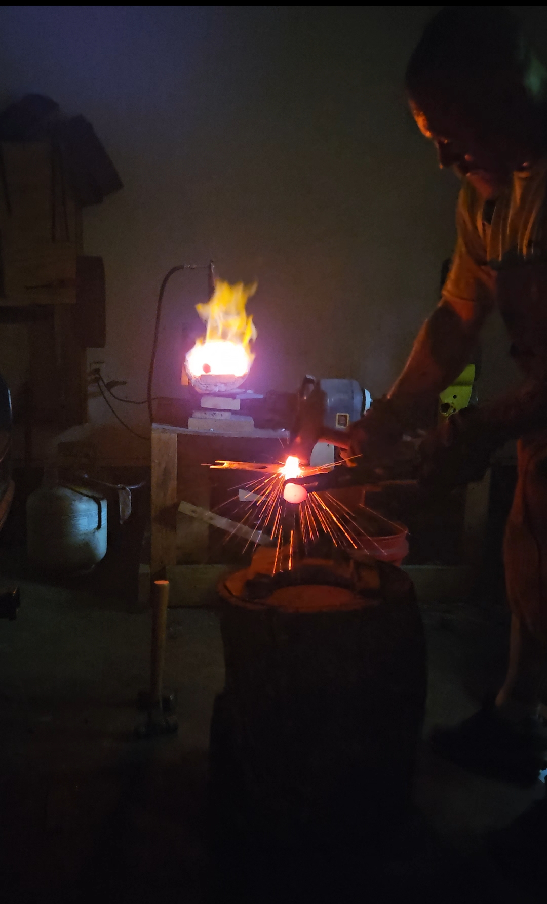 anvil hammer blacksmith